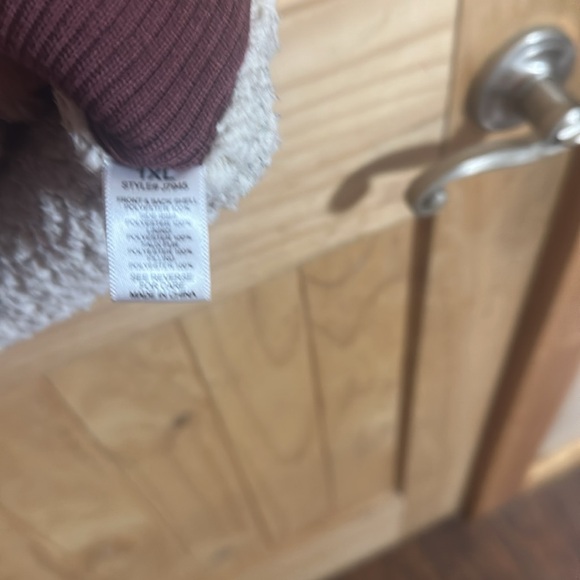 Active USA Women's Quilted Vest - Burgundy - Picture 5 of 5